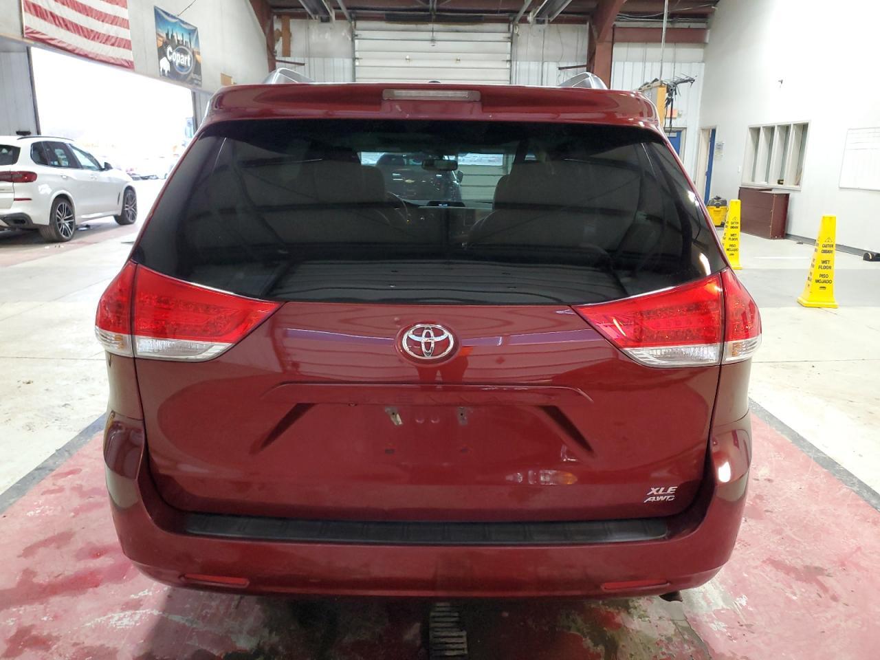 2014 TOYOTA SIENNA