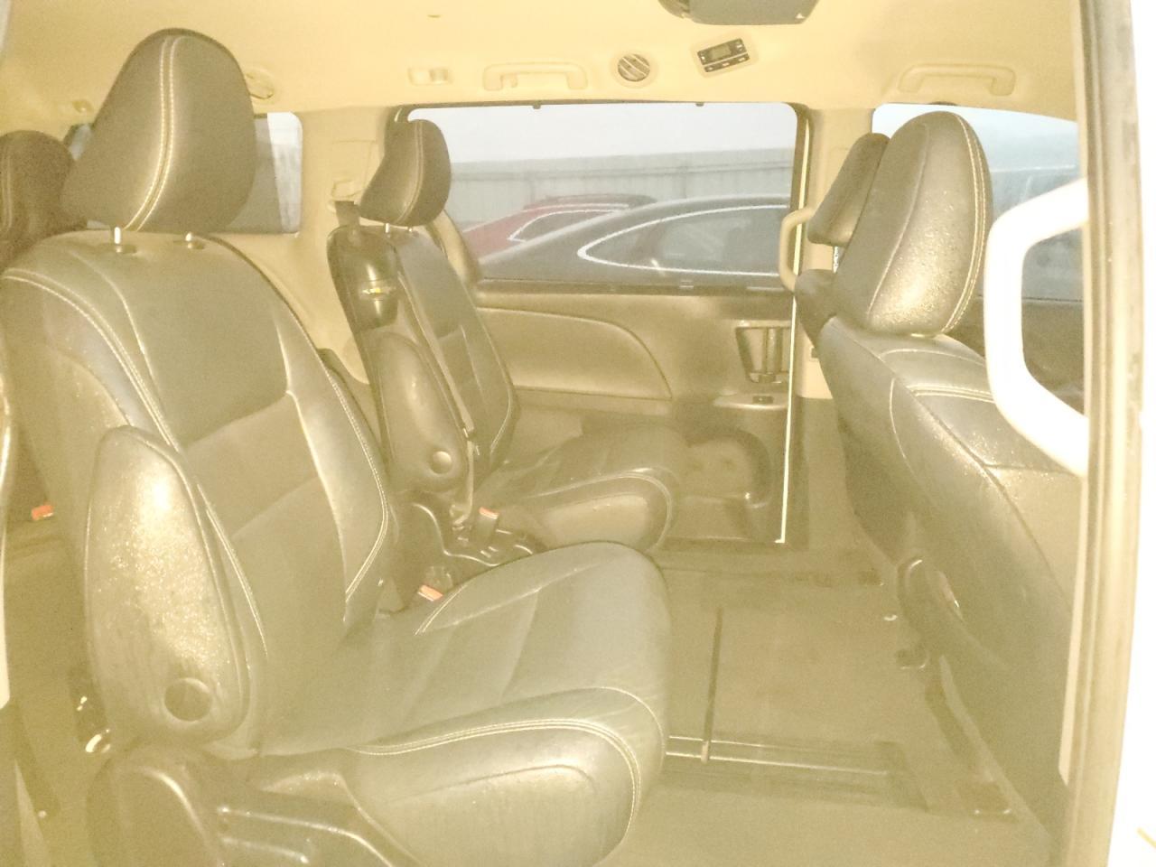 2016 TOYOTA SIENNA
