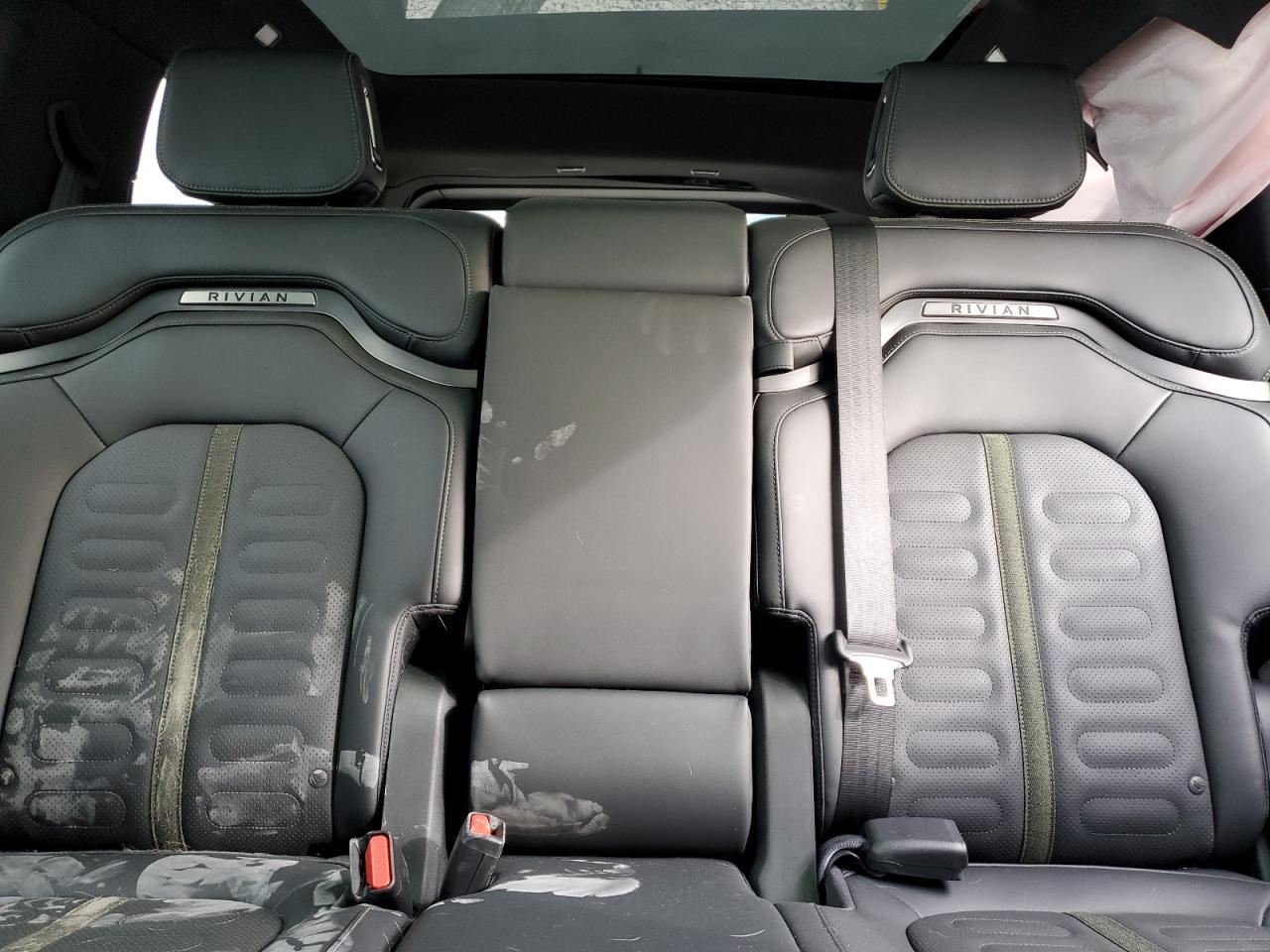 2026 RIVIAN R1s