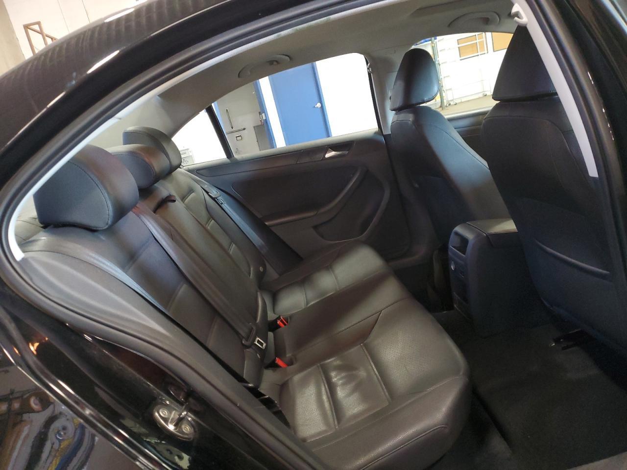 2011 VOLKSWAGEN JETTA