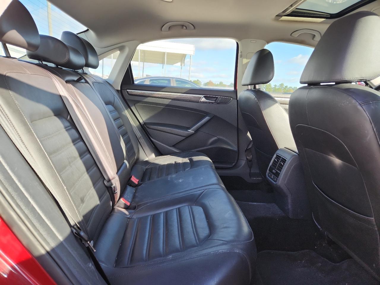 2017 VOLKSWAGEN Passat