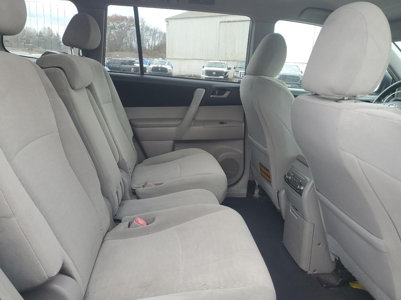 2011 TOYOTA HIGHLANDER