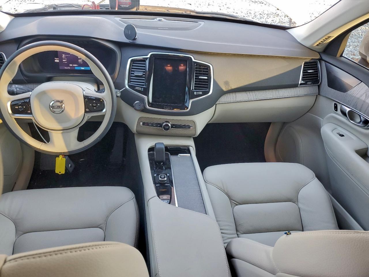 2025 VOLVO XC90