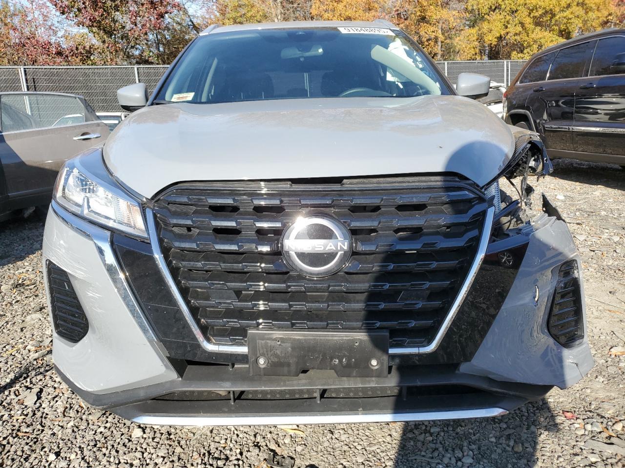 2024 NISSAN KICKS