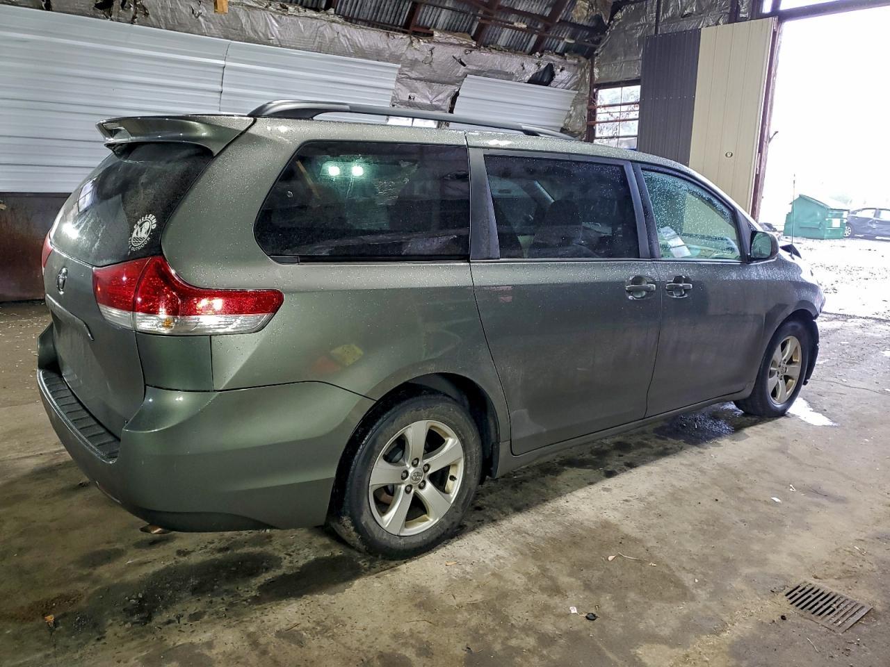 2014 TOYOTA SIENNA