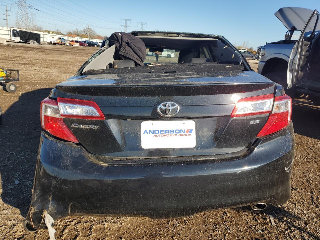 2014 TOYOTA CAMRY