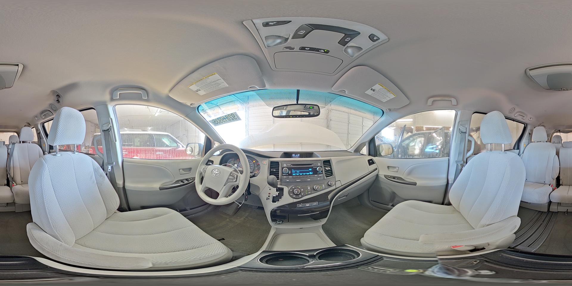 2012 TOYOTA SIENNA
