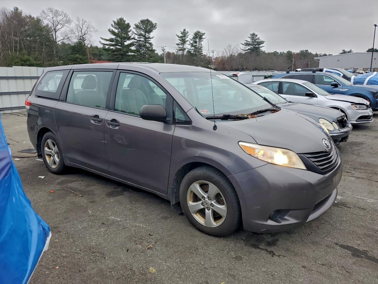 2012 TOYOTA SIENNA