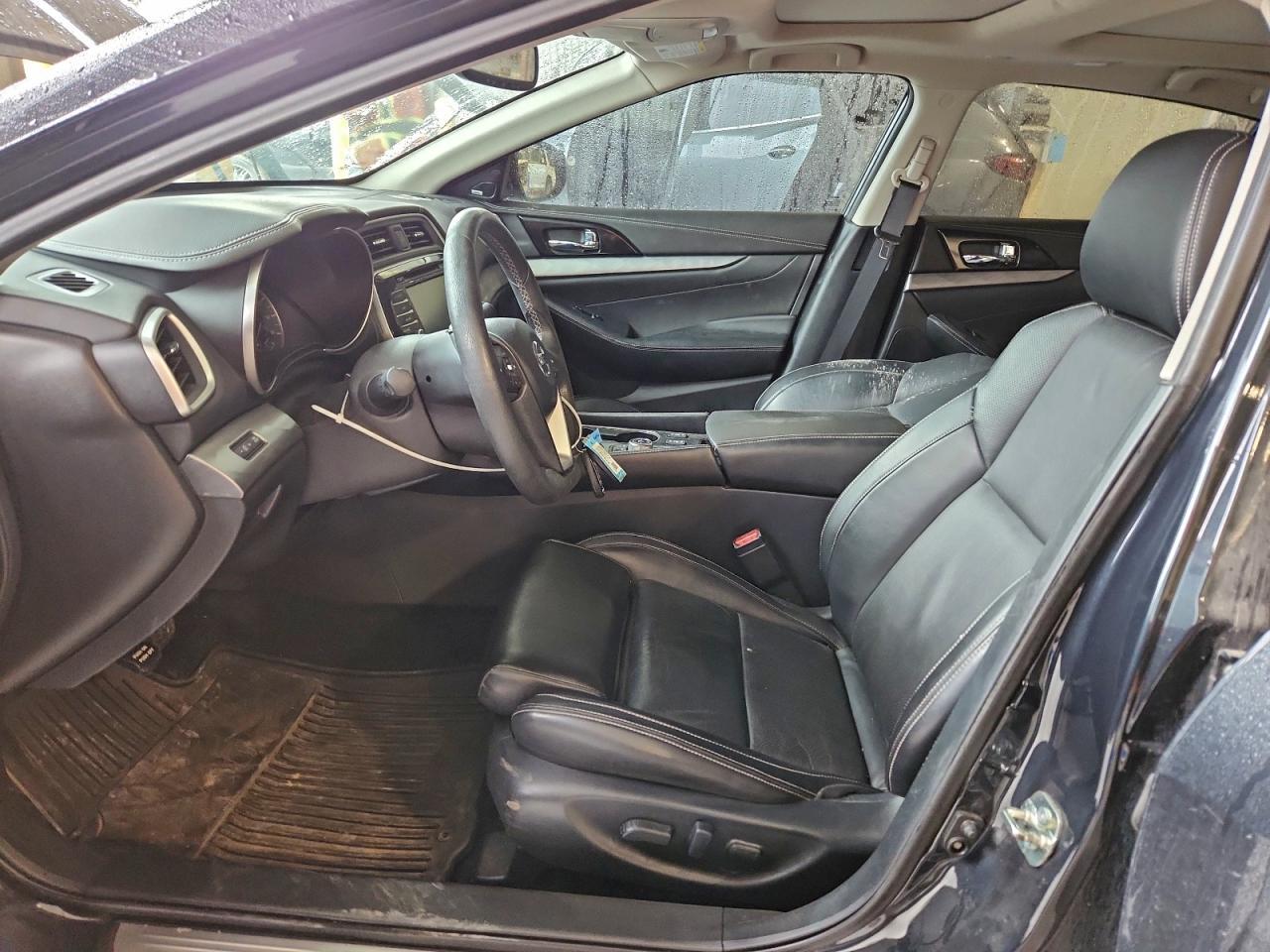 2017 NISSAN Maxima