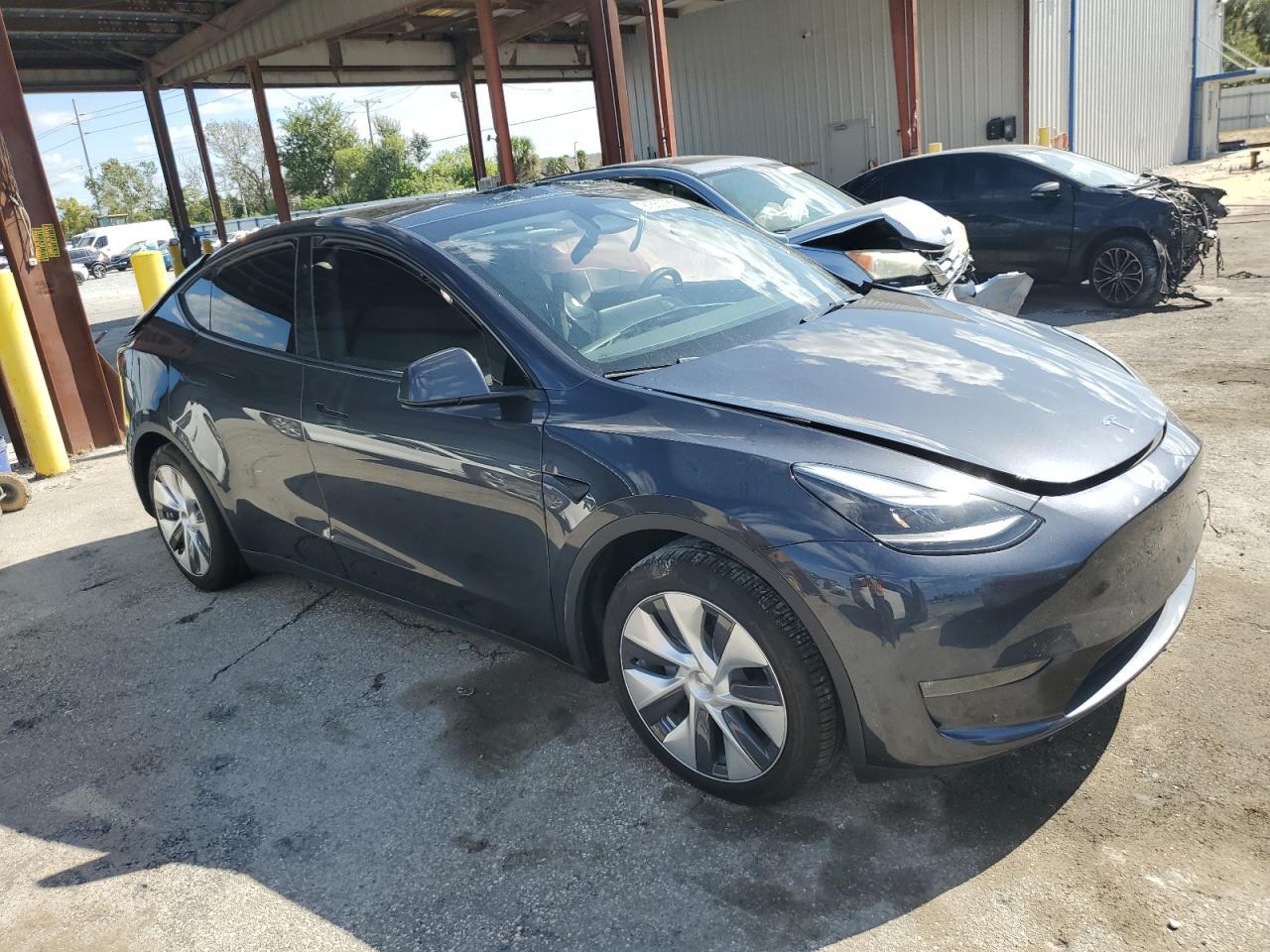 2024 TESLA MODEL Y
