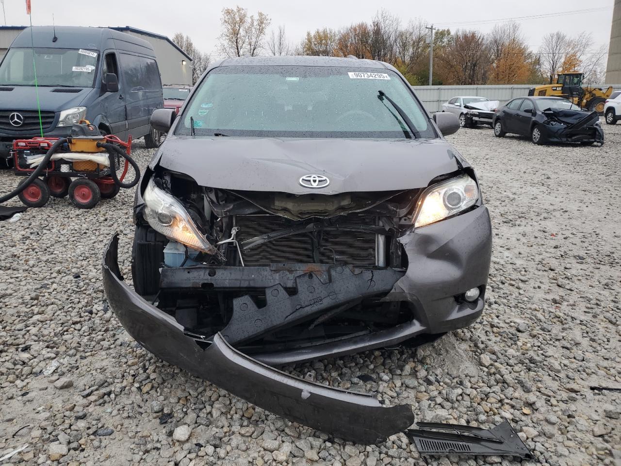 2014 TOYOTA SIENNA
