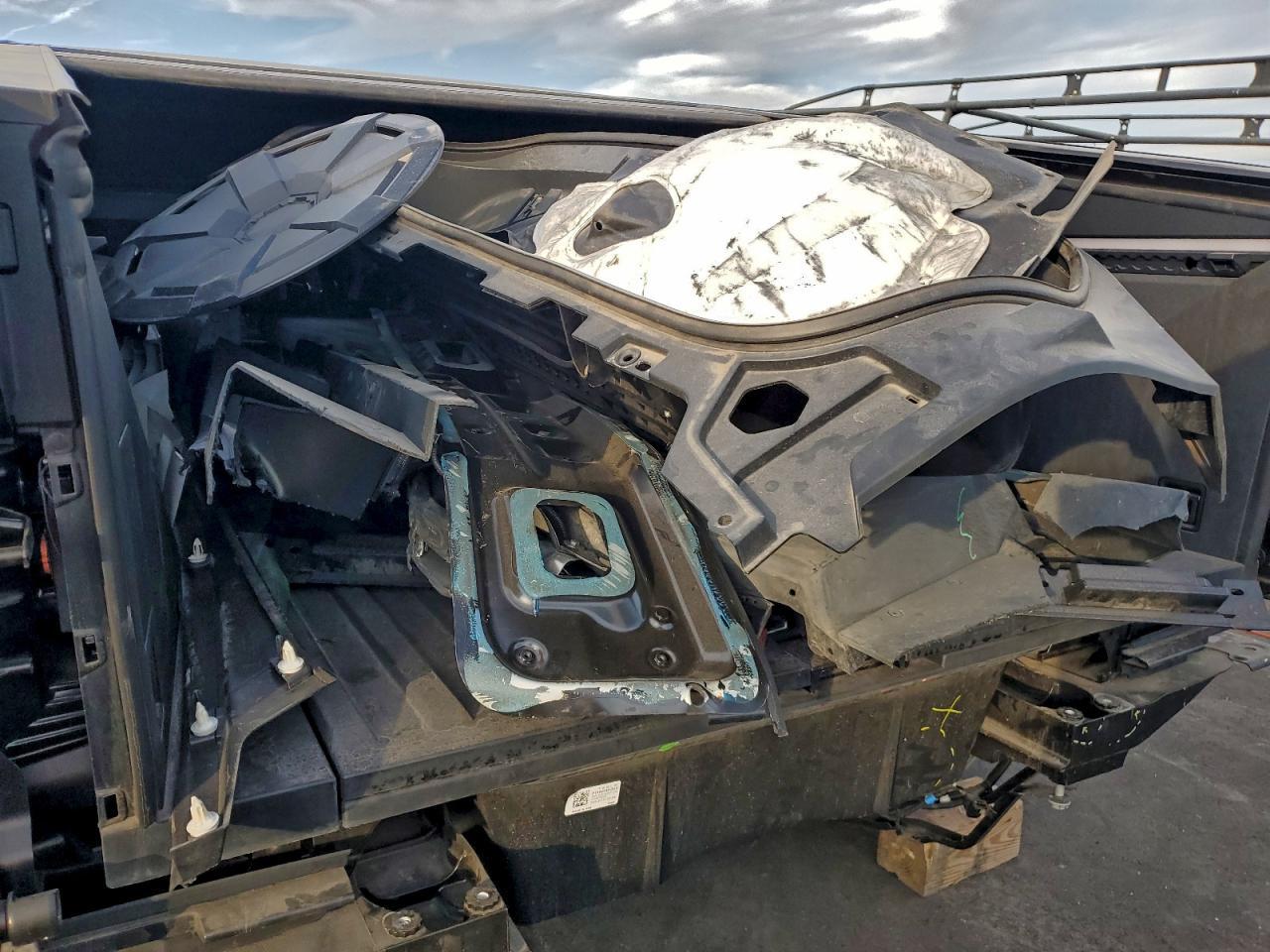 2024 TESLA Cybertruck