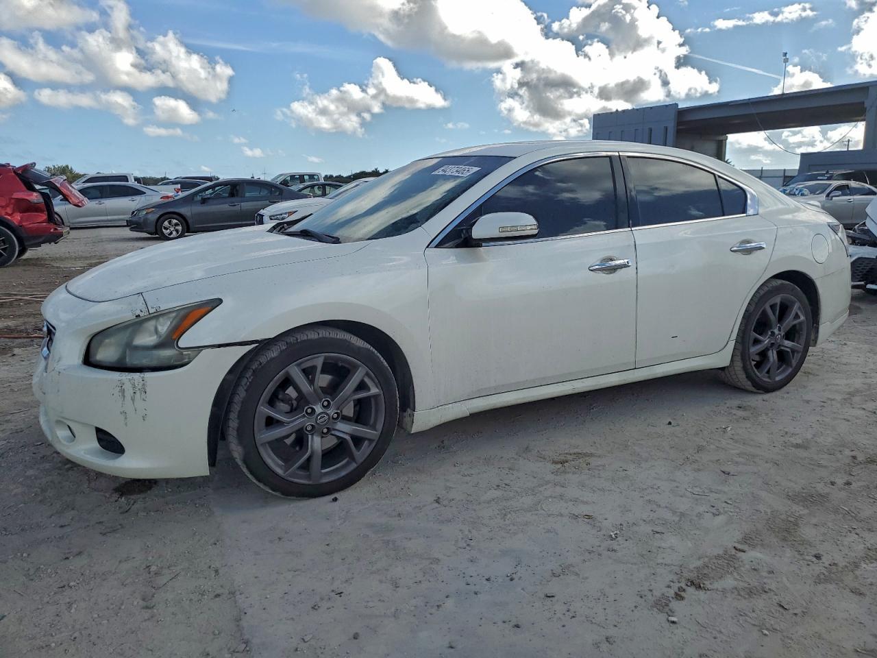2014 NISSAN Maxima