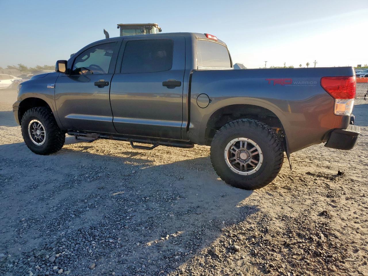 2011 TOYOTA TUNDRA