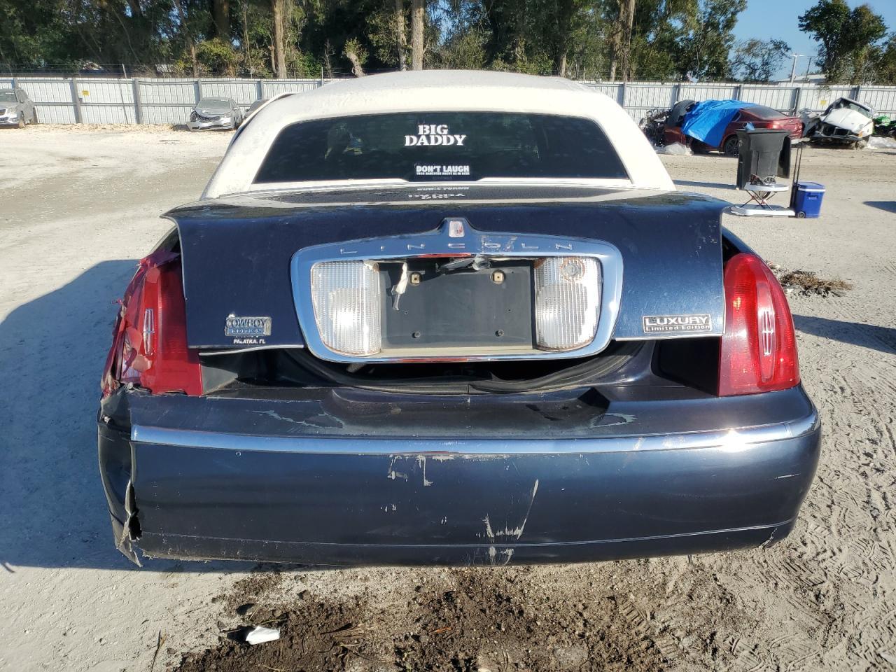 2001 LINCOLN Town Car
