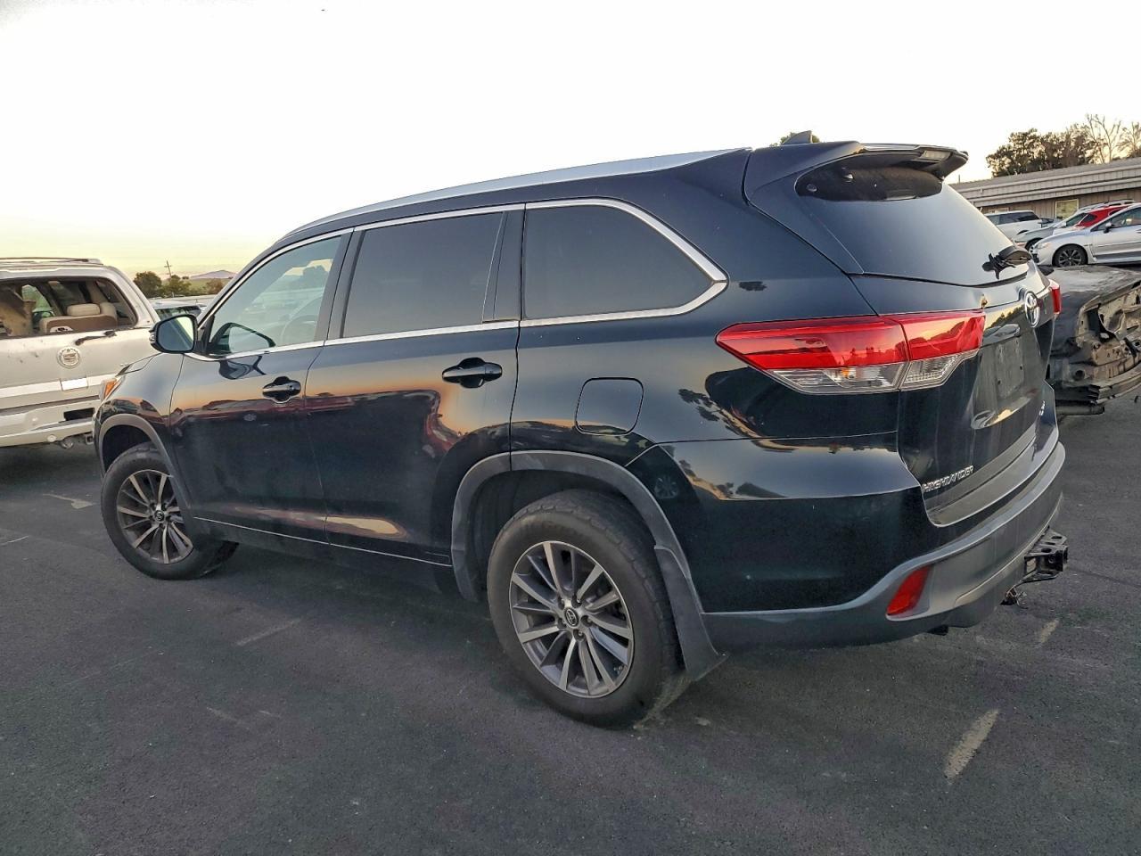 2017 TOYOTA HIGHLANDER