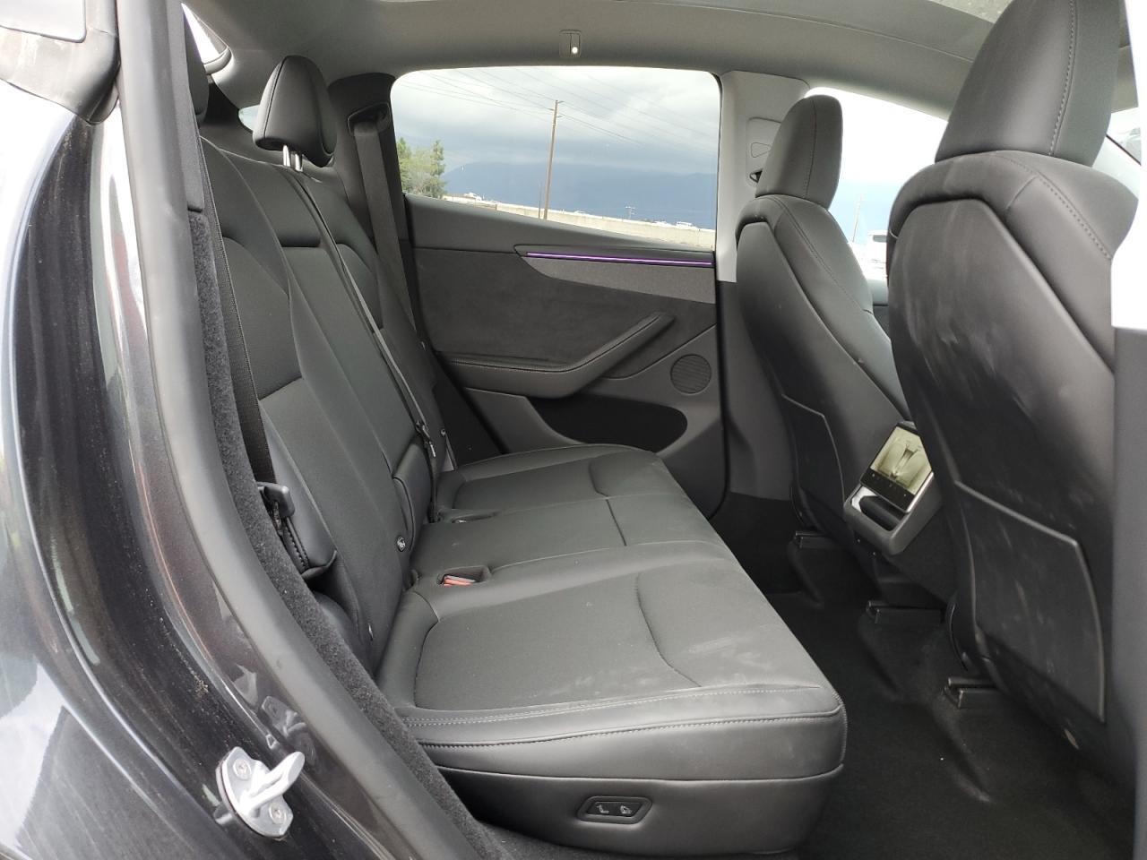 2026 TESLA MODEL Y