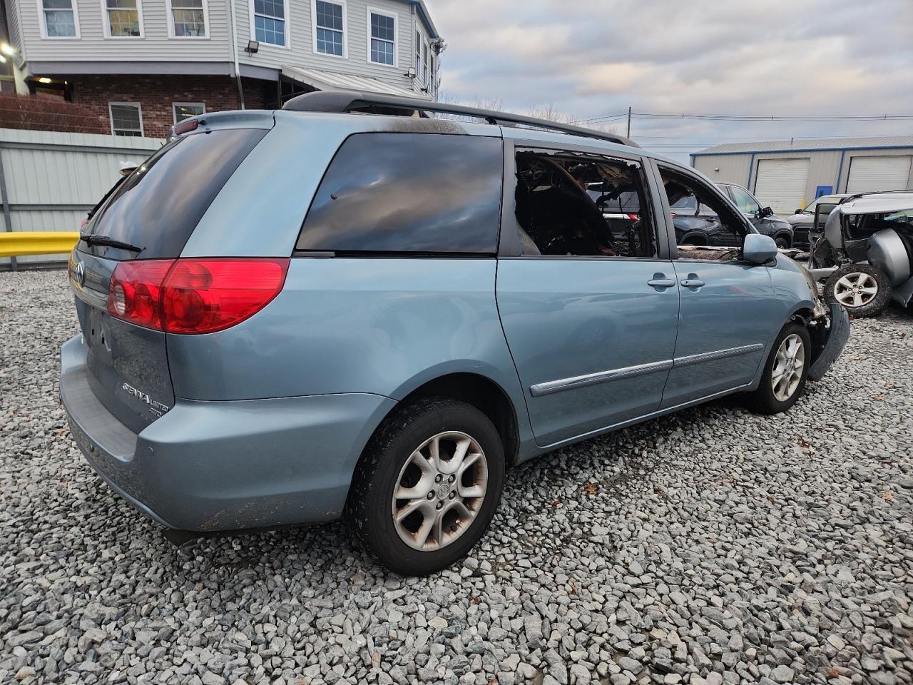 2006 TOYOTA SIENNA