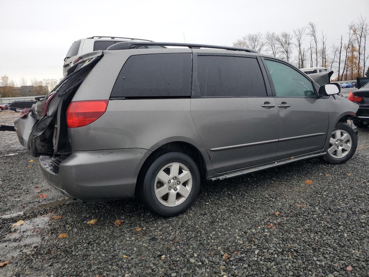 2004 TOYOTA SIENNA
