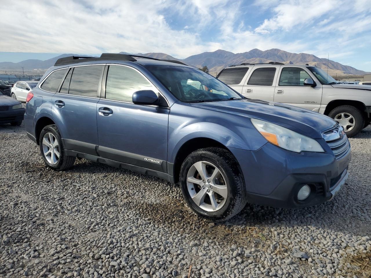 2014 SUBARU Outback