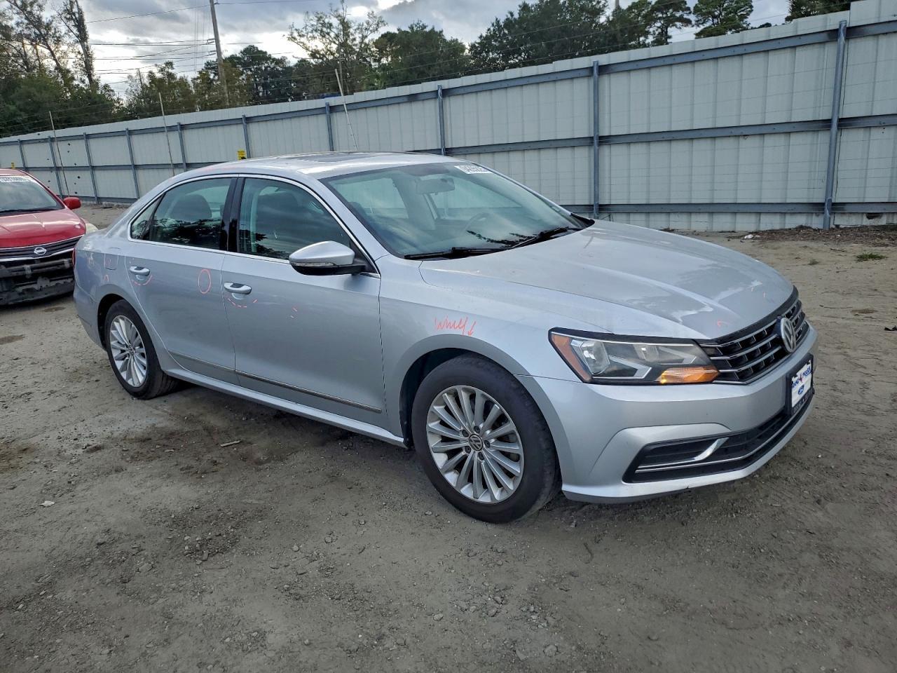 2017 VOLKSWAGEN Passat