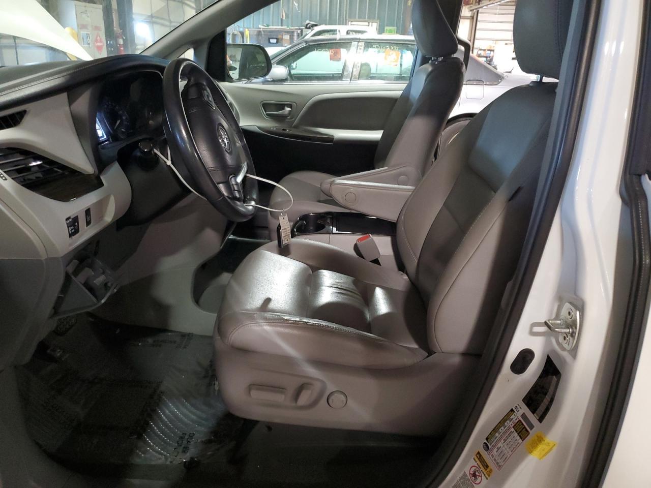 2017 TOYOTA SIENNA