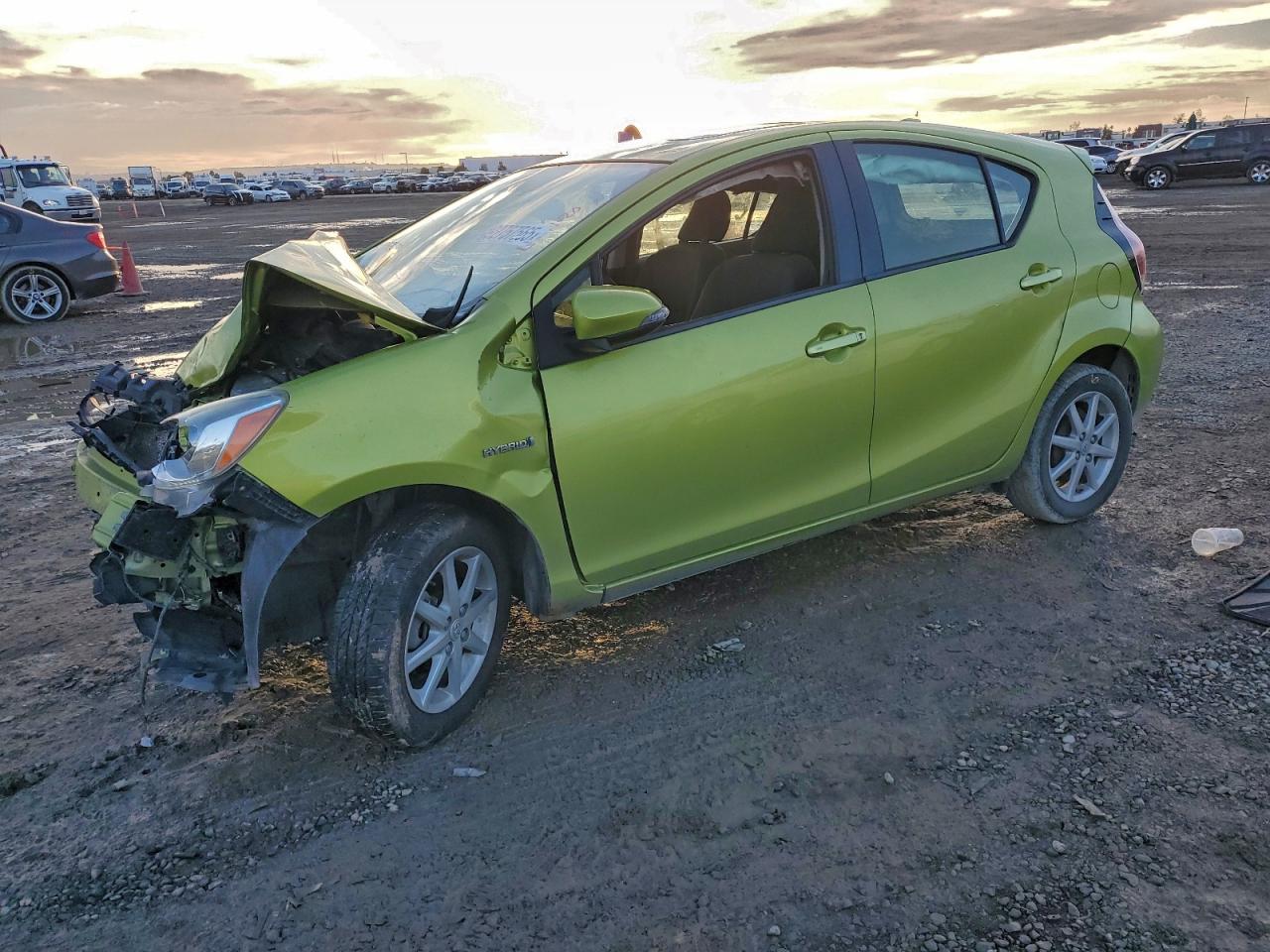 2015 TOYOTA Prius c