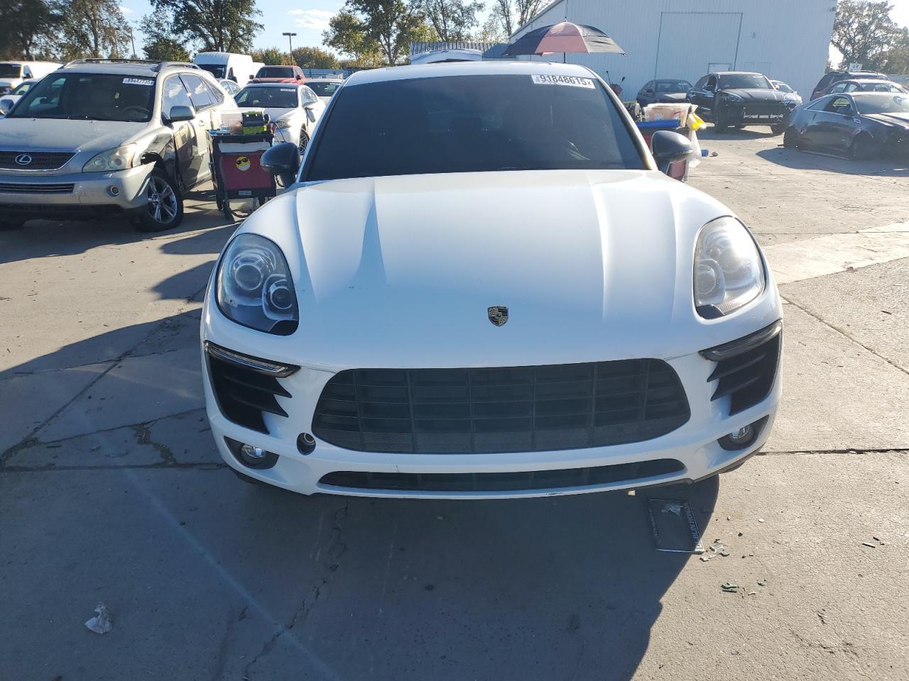 2016 PORSCHE Macan