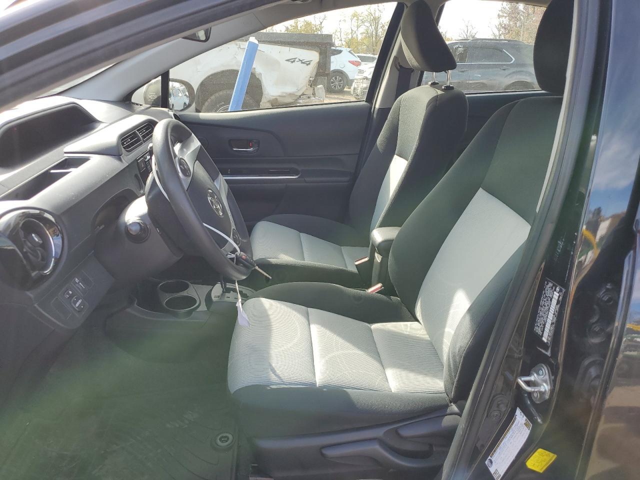 2016 TOYOTA Prius c