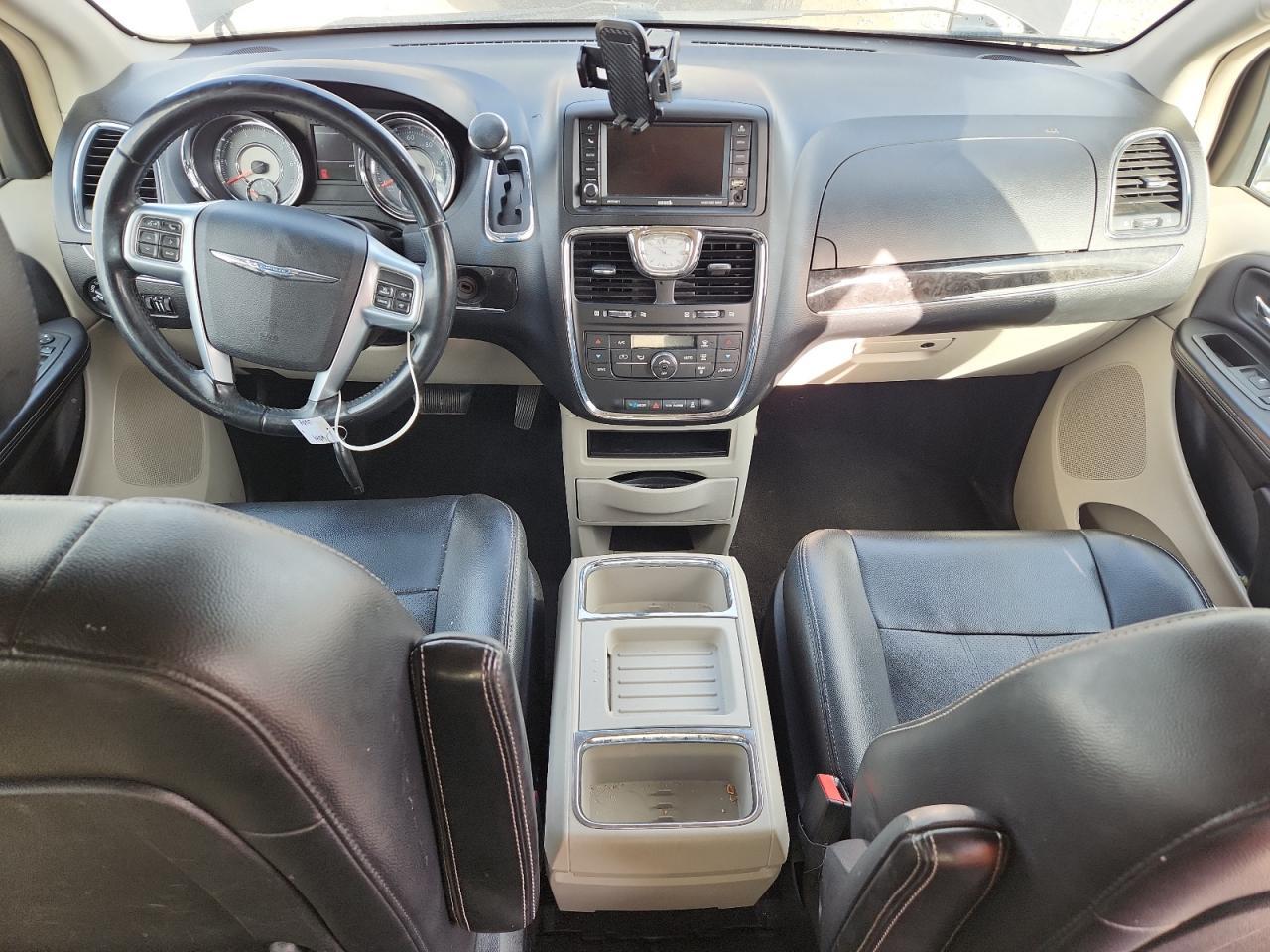 2012 CHRYSLER Town & Country