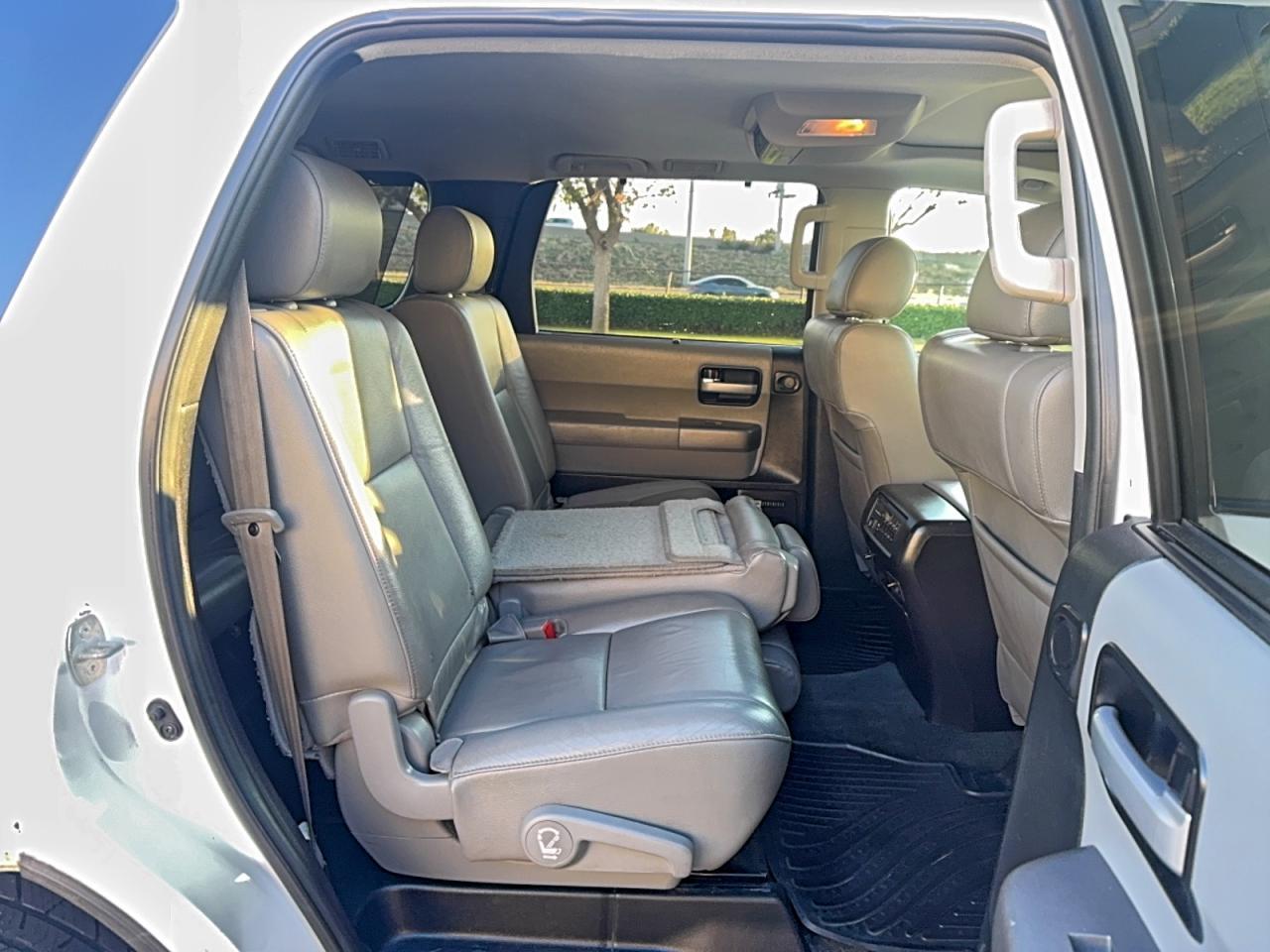2014 TOYOTA Sequoia