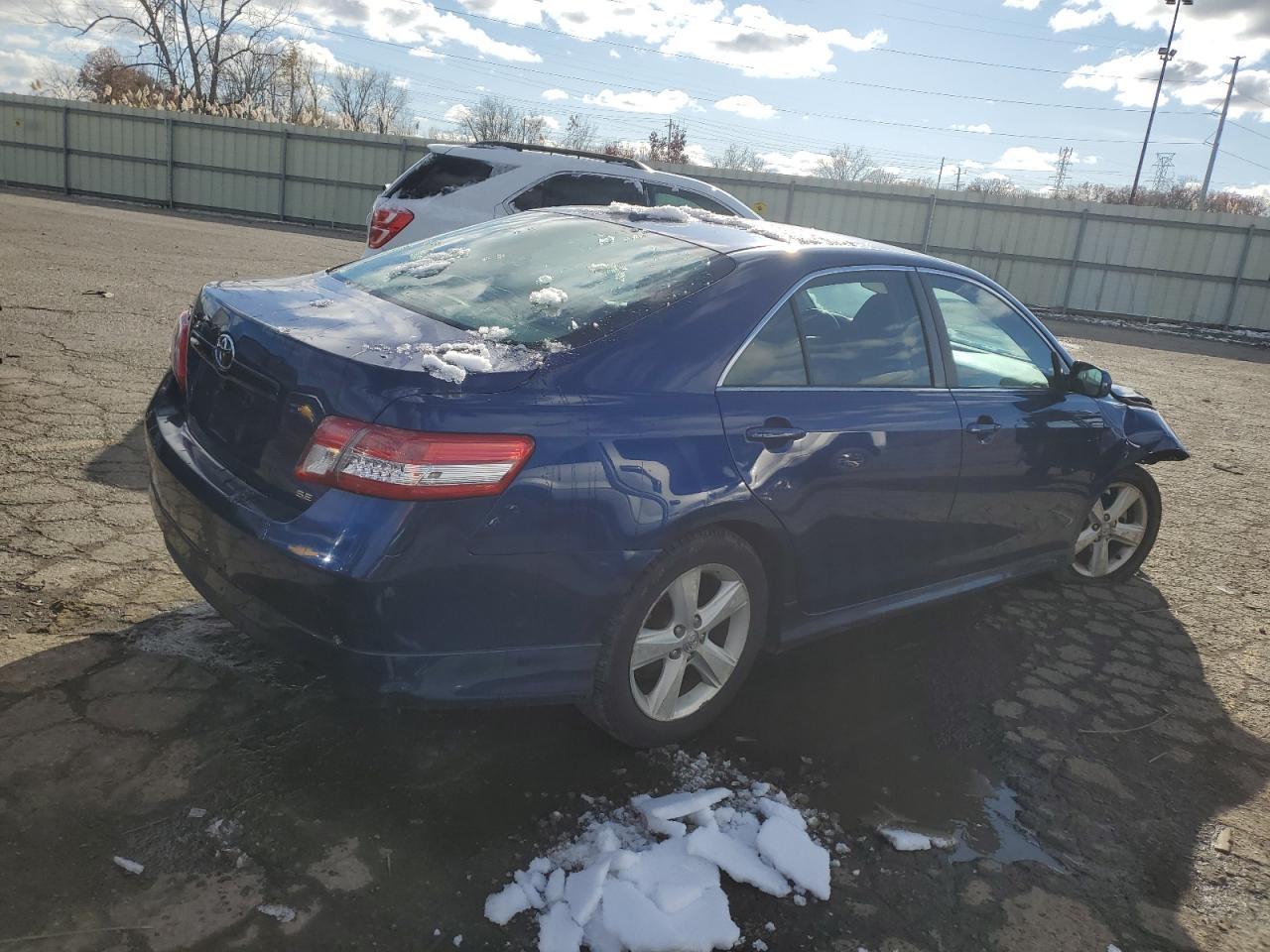 2011 TOYOTA CAMRY