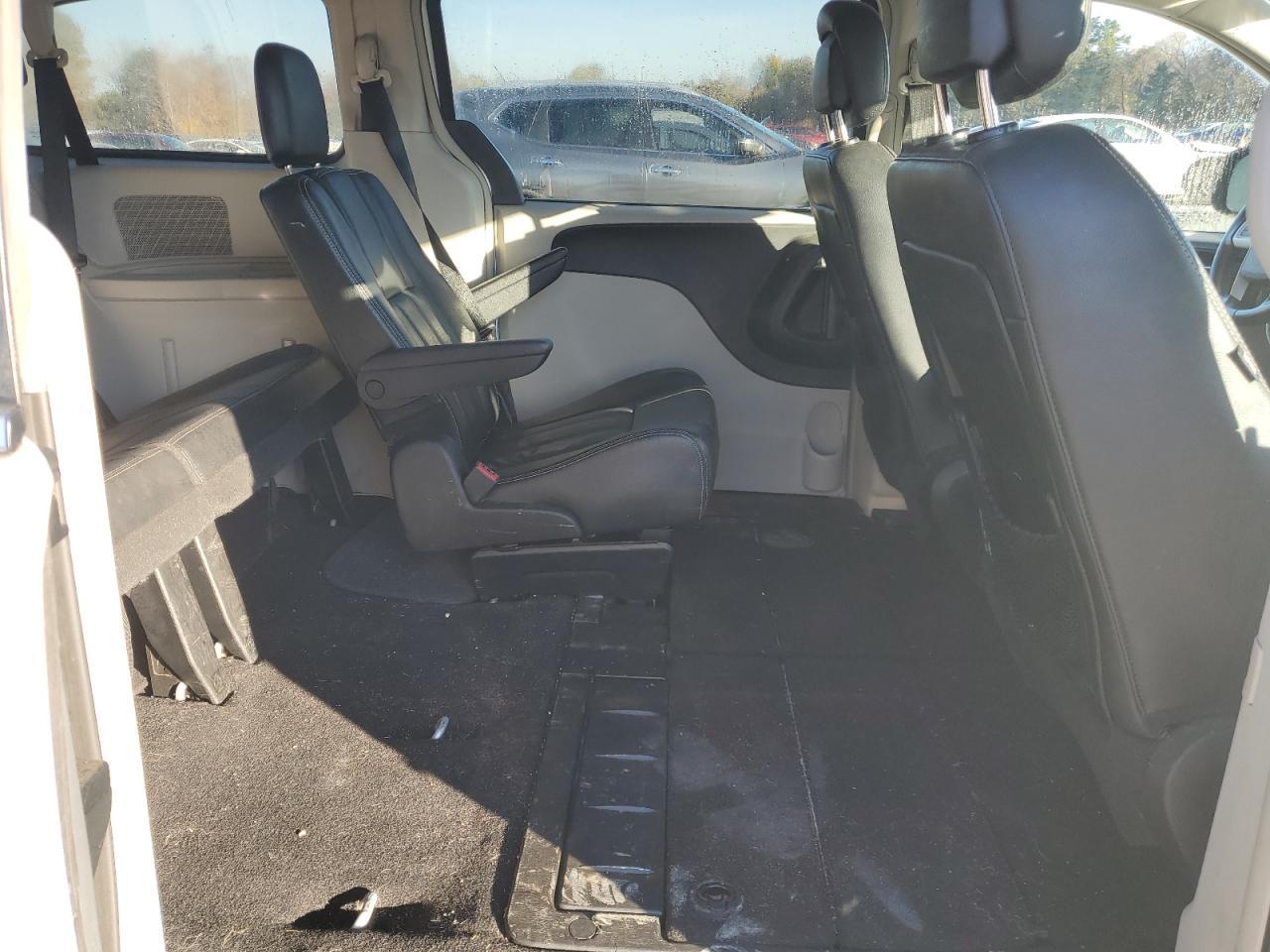 2012 CHRYSLER Town & Country