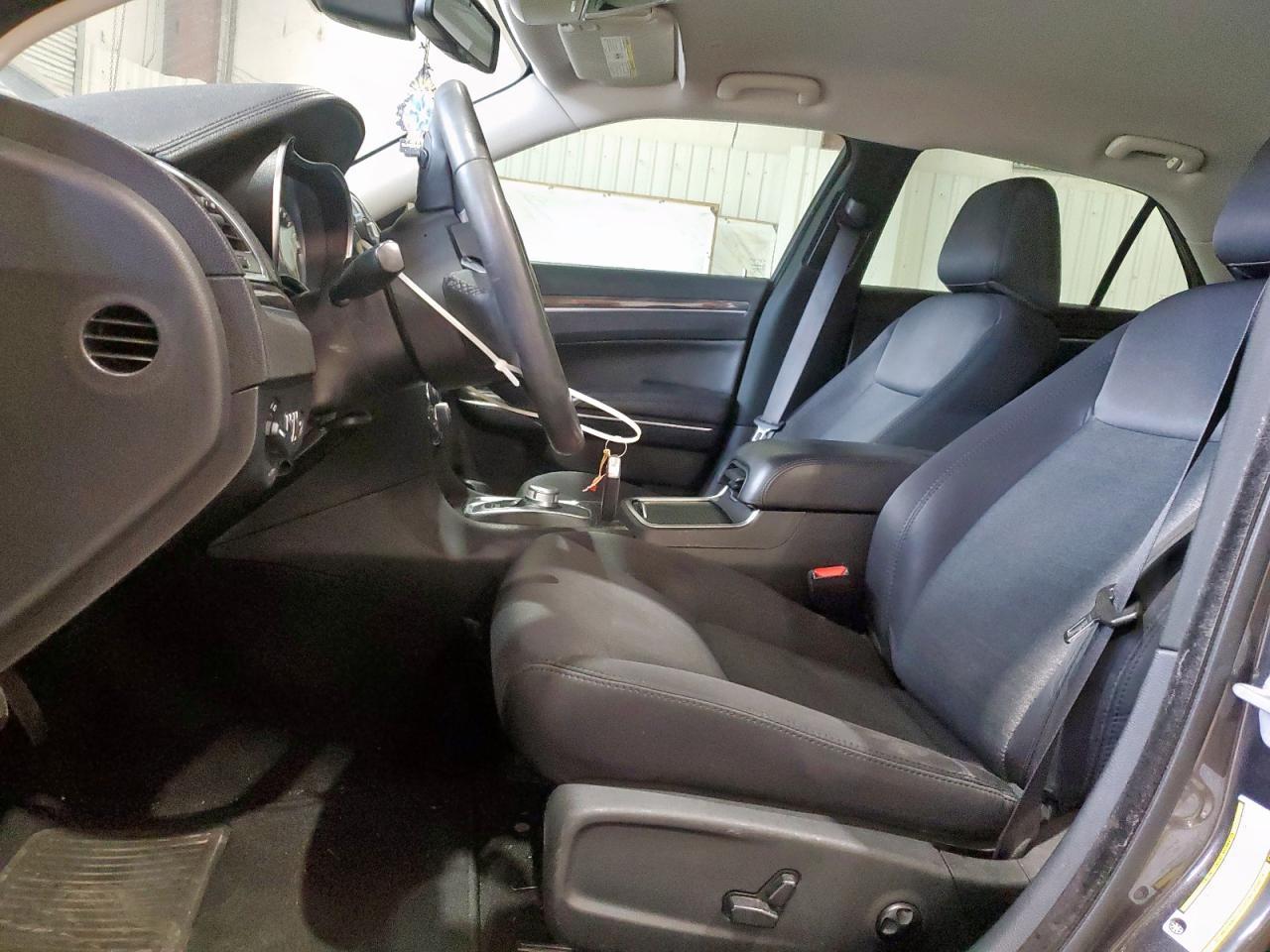 2019 CHRYSLER 300