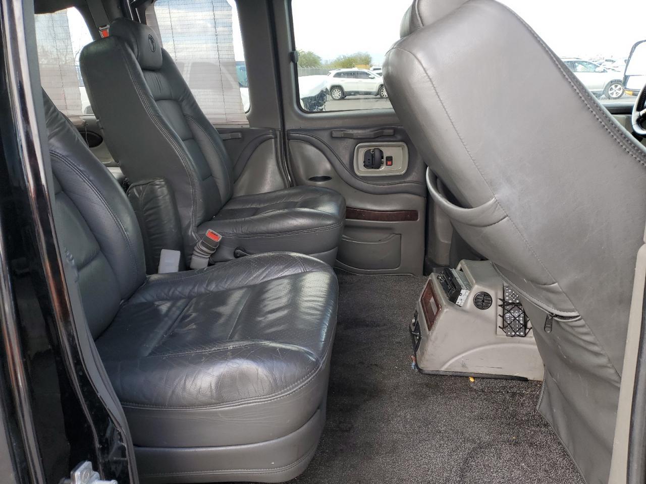 2010 GMC Savana