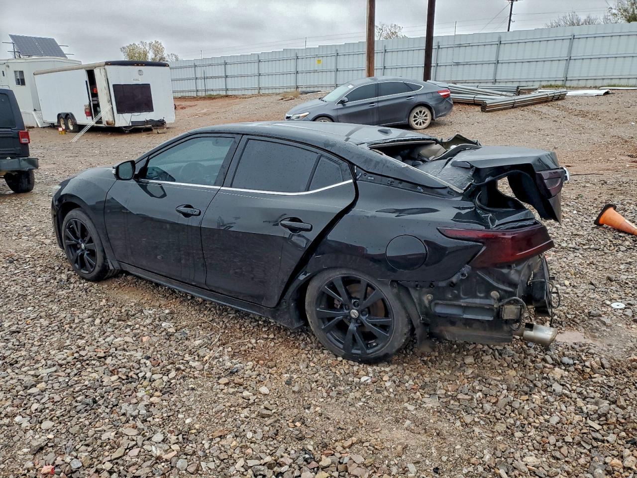 2017 NISSAN Maxima