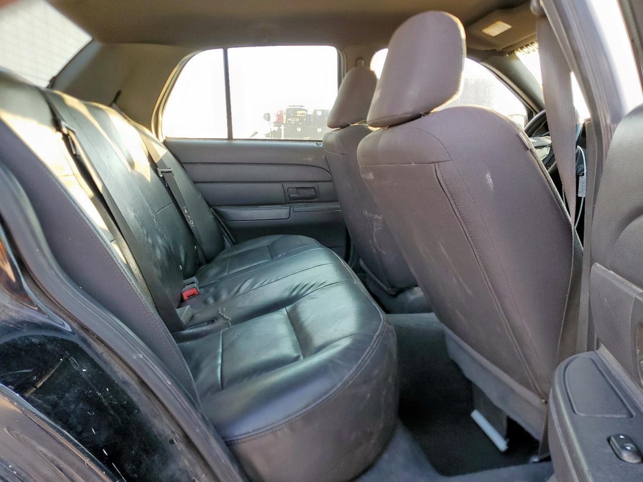 2004 FORD Crown Victoria