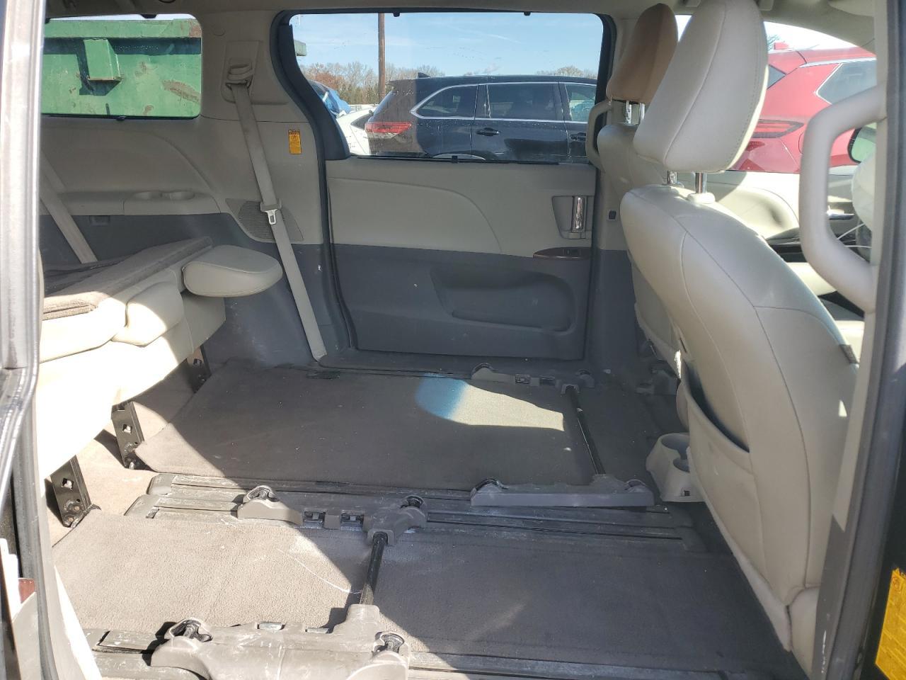 2014 TOYOTA SIENNA