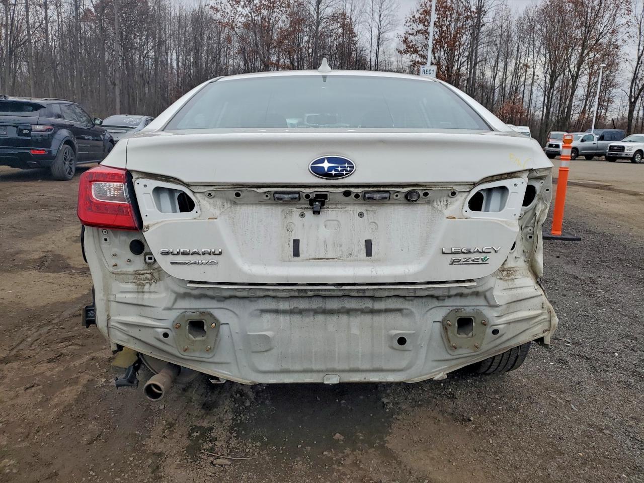 2016 SUBARU Legacy