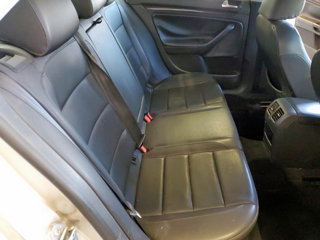 2010 VOLKSWAGEN JETTA