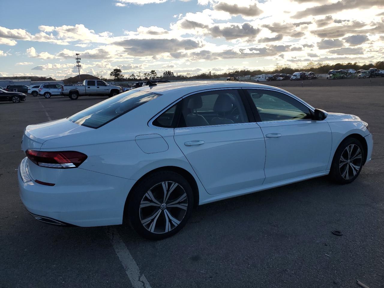 2022 VOLKSWAGEN Passat