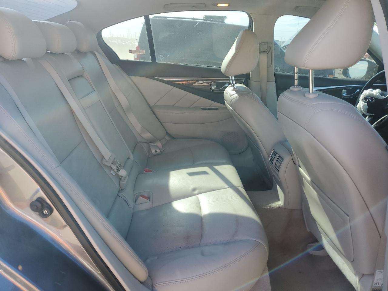 2015 INFINITI Q50
