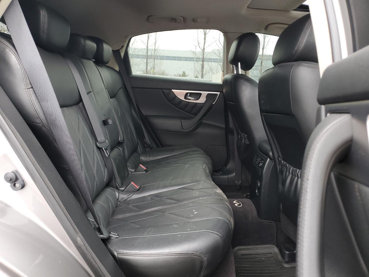 2010 INFINITI FX35