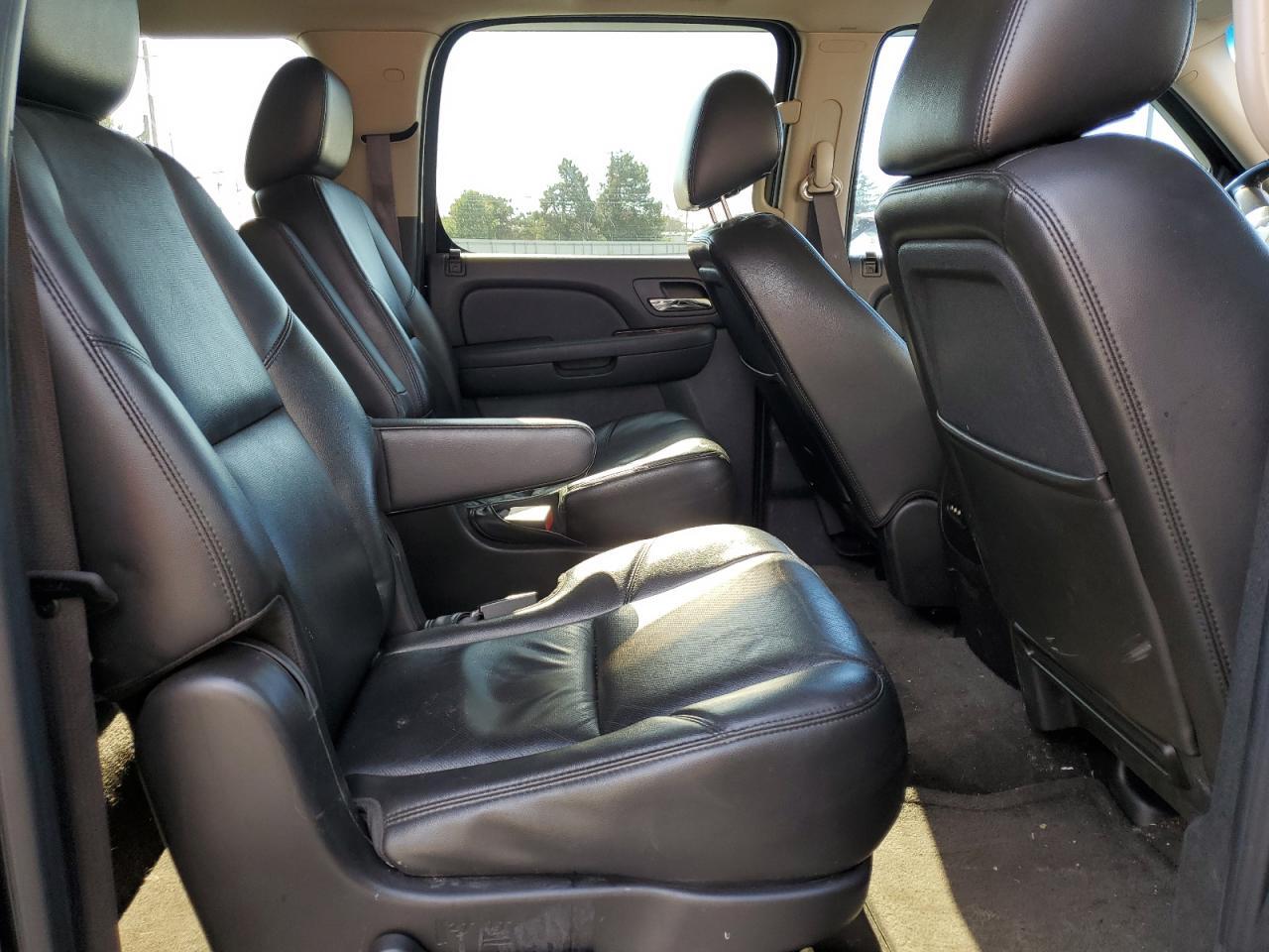 2011 CHEVROLET Suburban