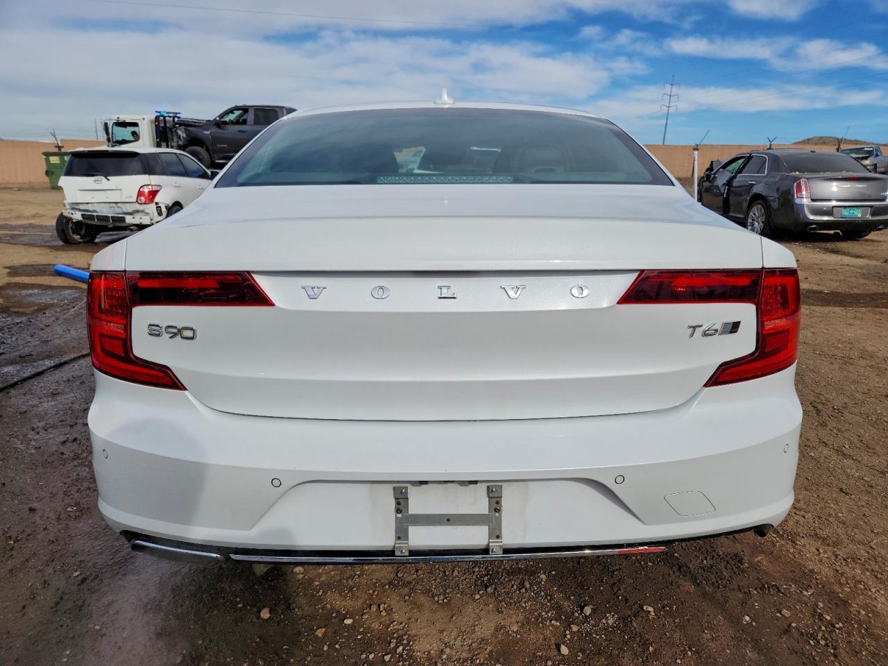 2018 VOLVO S90