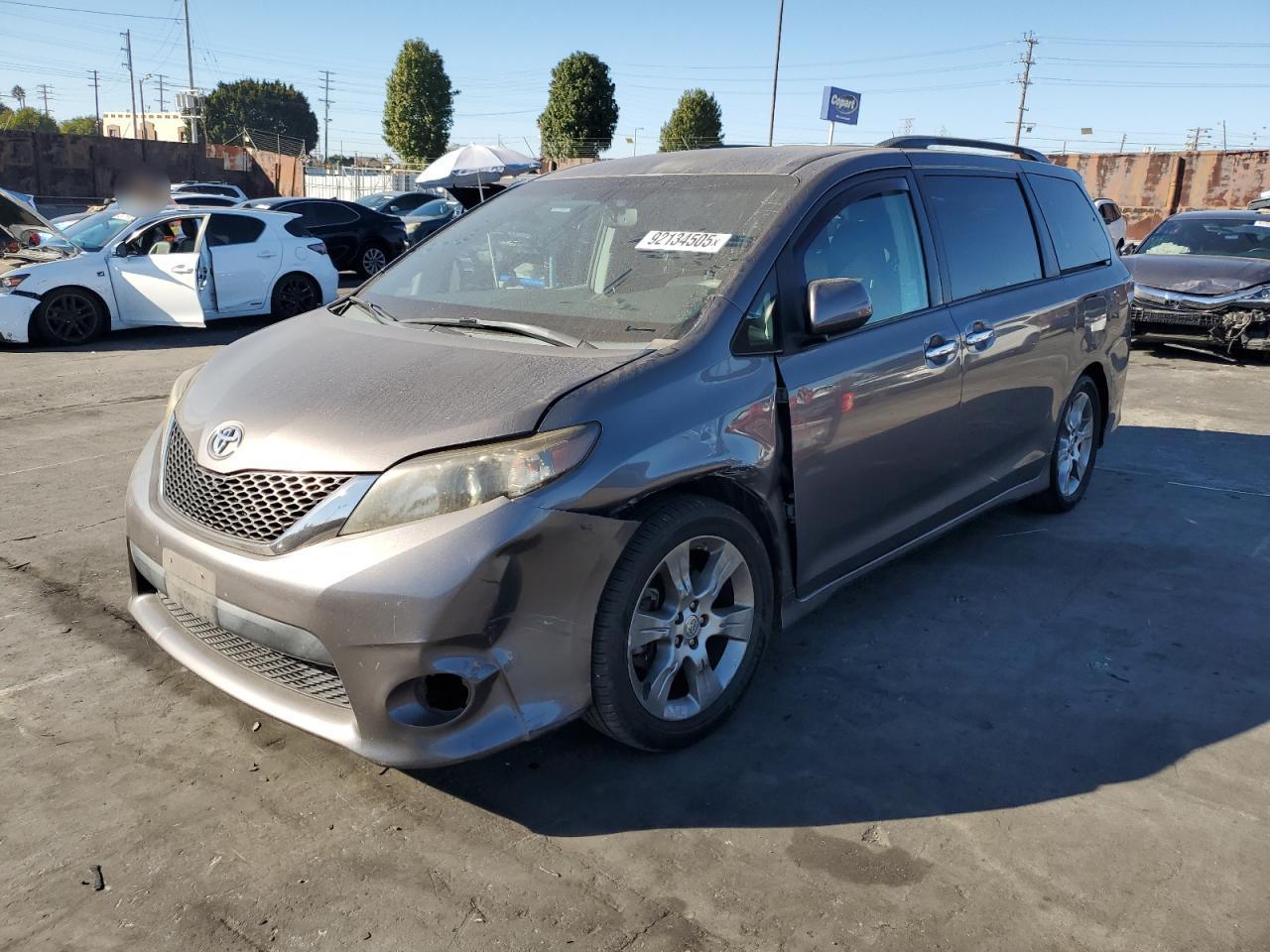 2014 TOYOTA SIENNA