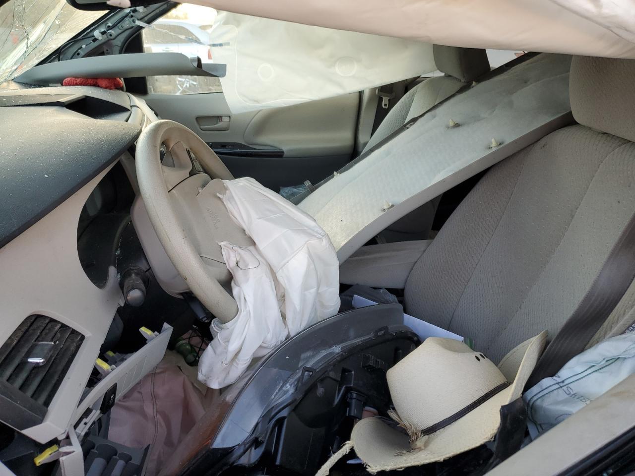 2014 TOYOTA SIENNA