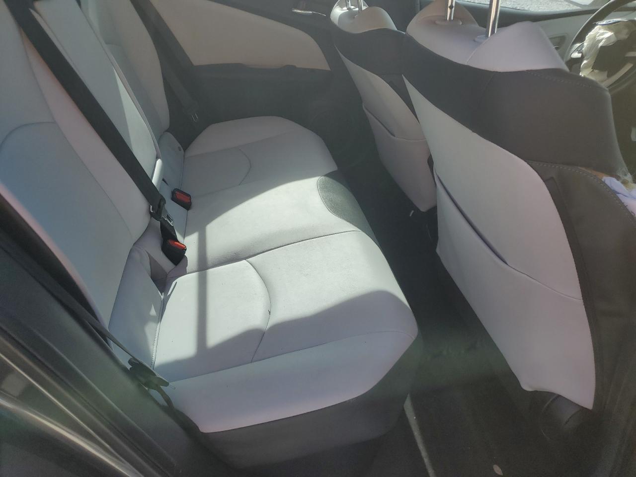2016 TOYOTA PRIUS