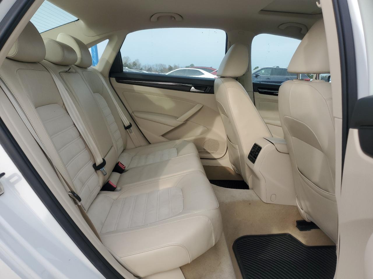 2014 VOLKSWAGEN Passat