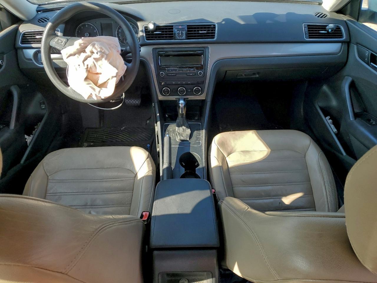 2012 VOLKSWAGEN Passat